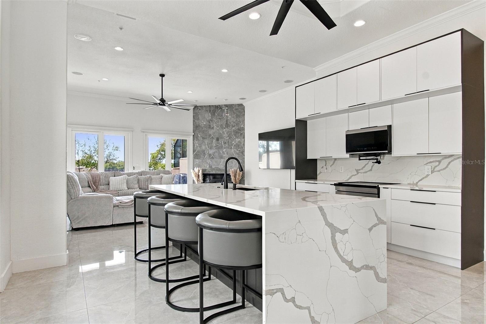 1022 PASEO DEL RIO NE 1022