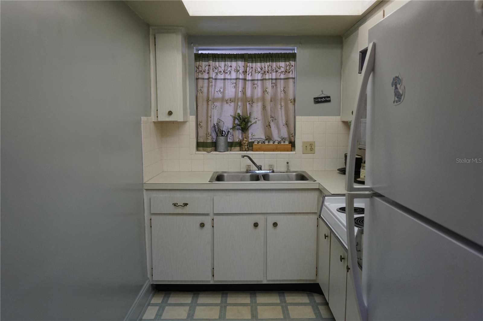 DISSTON PLAZA APTS CONDO - Residential Lease