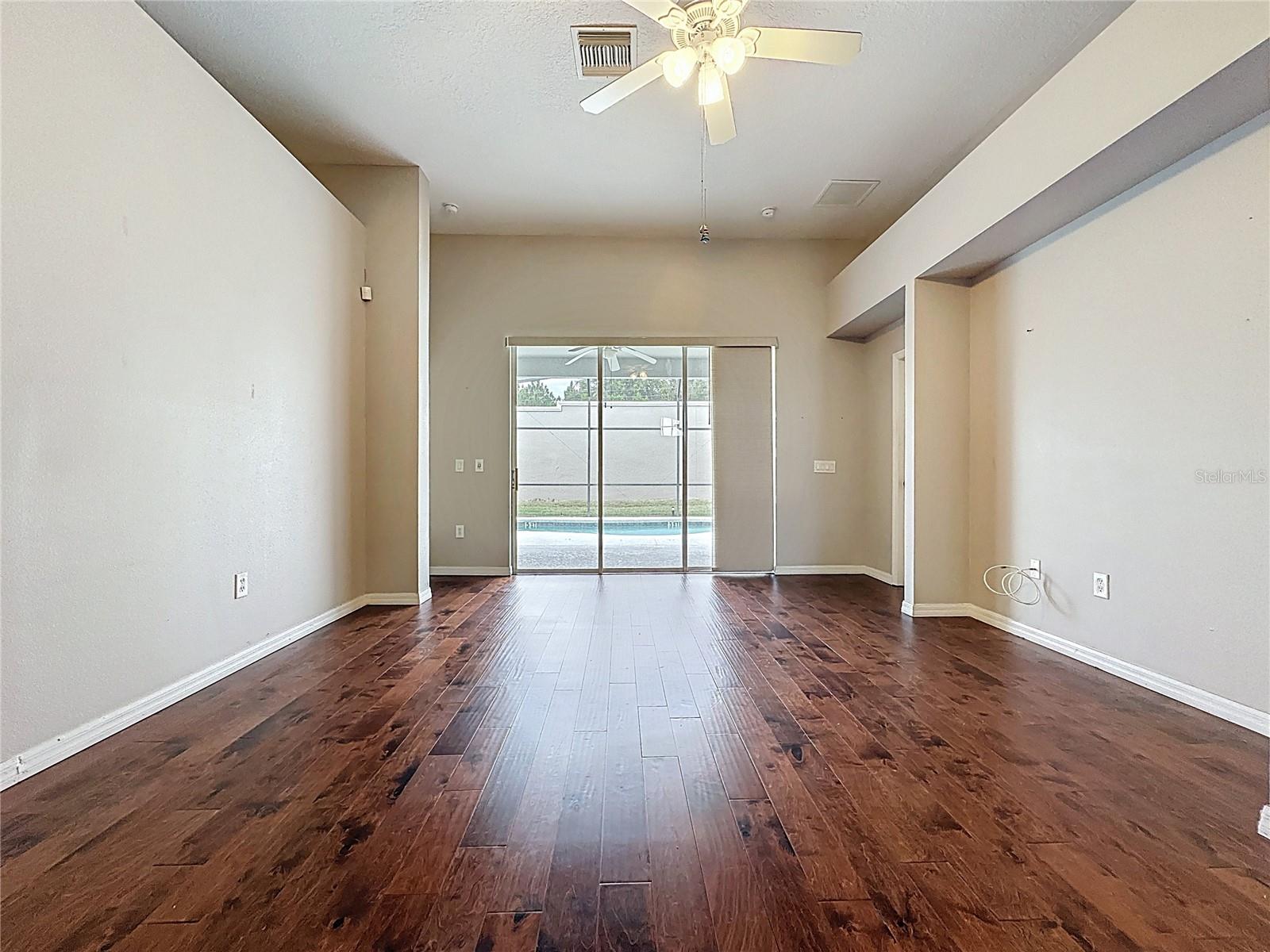 CALABAY PARC AT TOWER LAKE - Residential