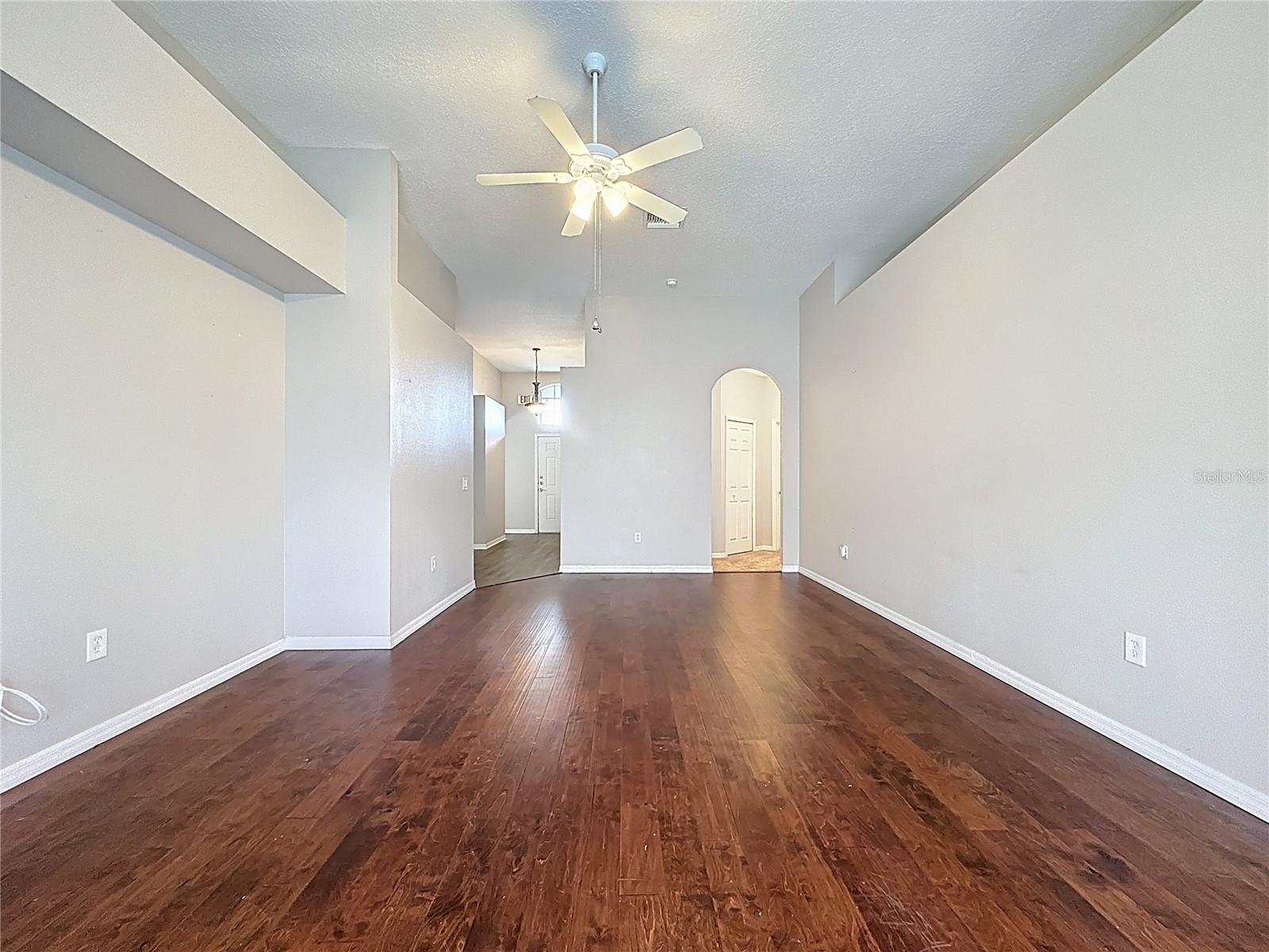 CALABAY PARC AT TOWER LAKE - Residential