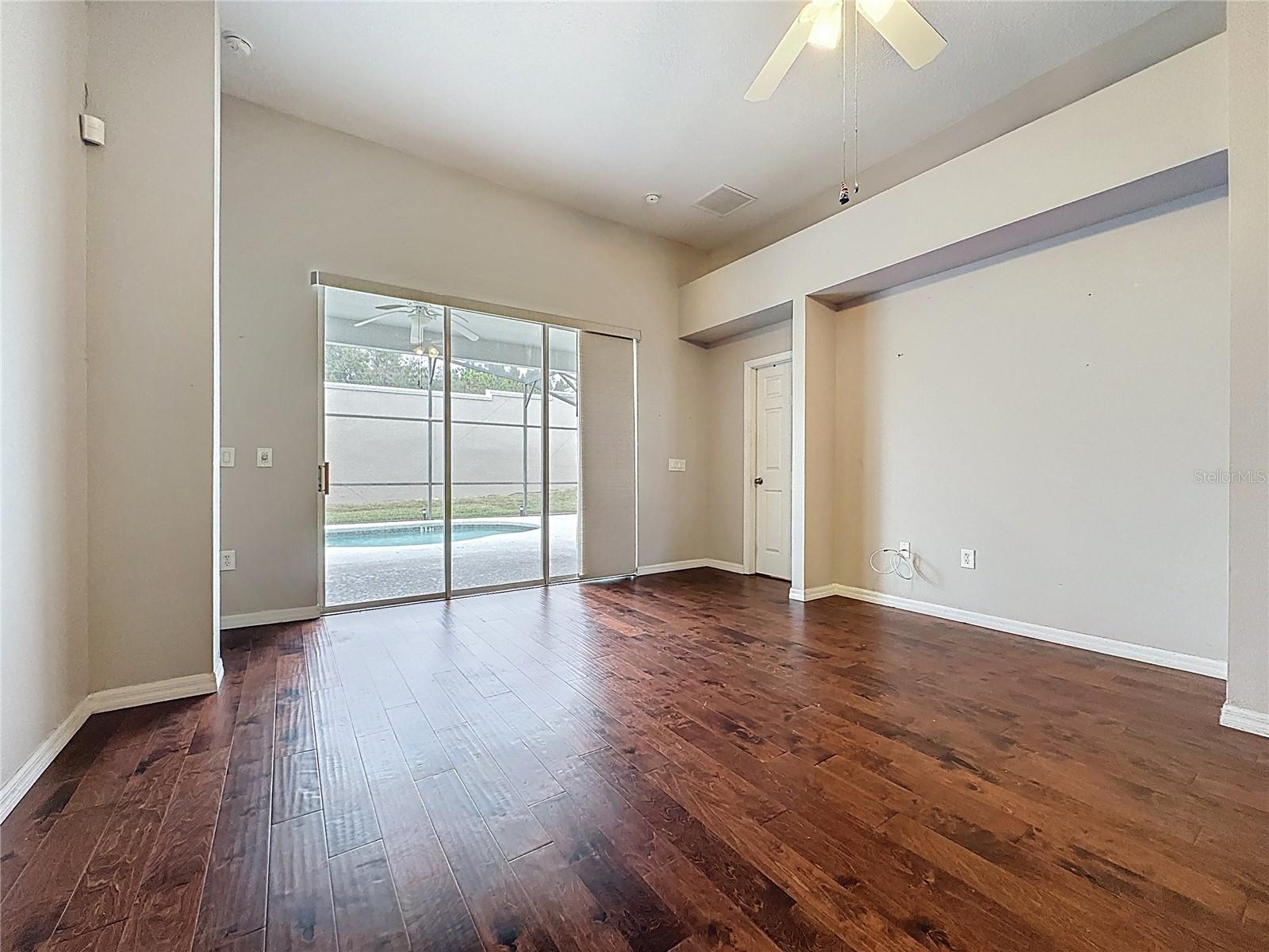 CALABAY PARC AT TOWER LAKE - Residential