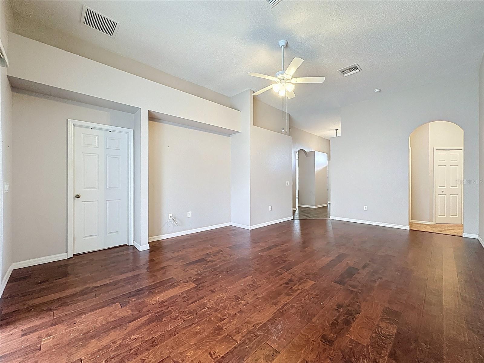 CALABAY PARC AT TOWER LAKE - Residential