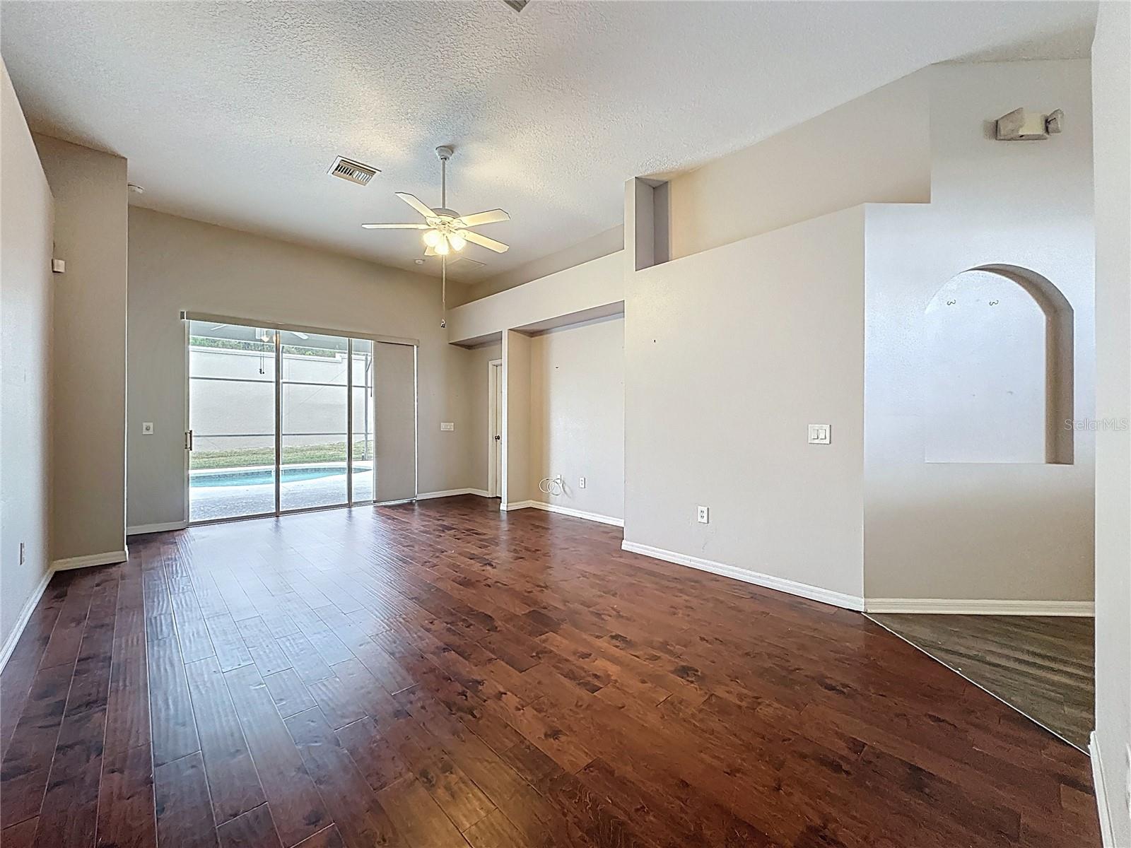 CALABAY PARC AT TOWER LAKE - Residential