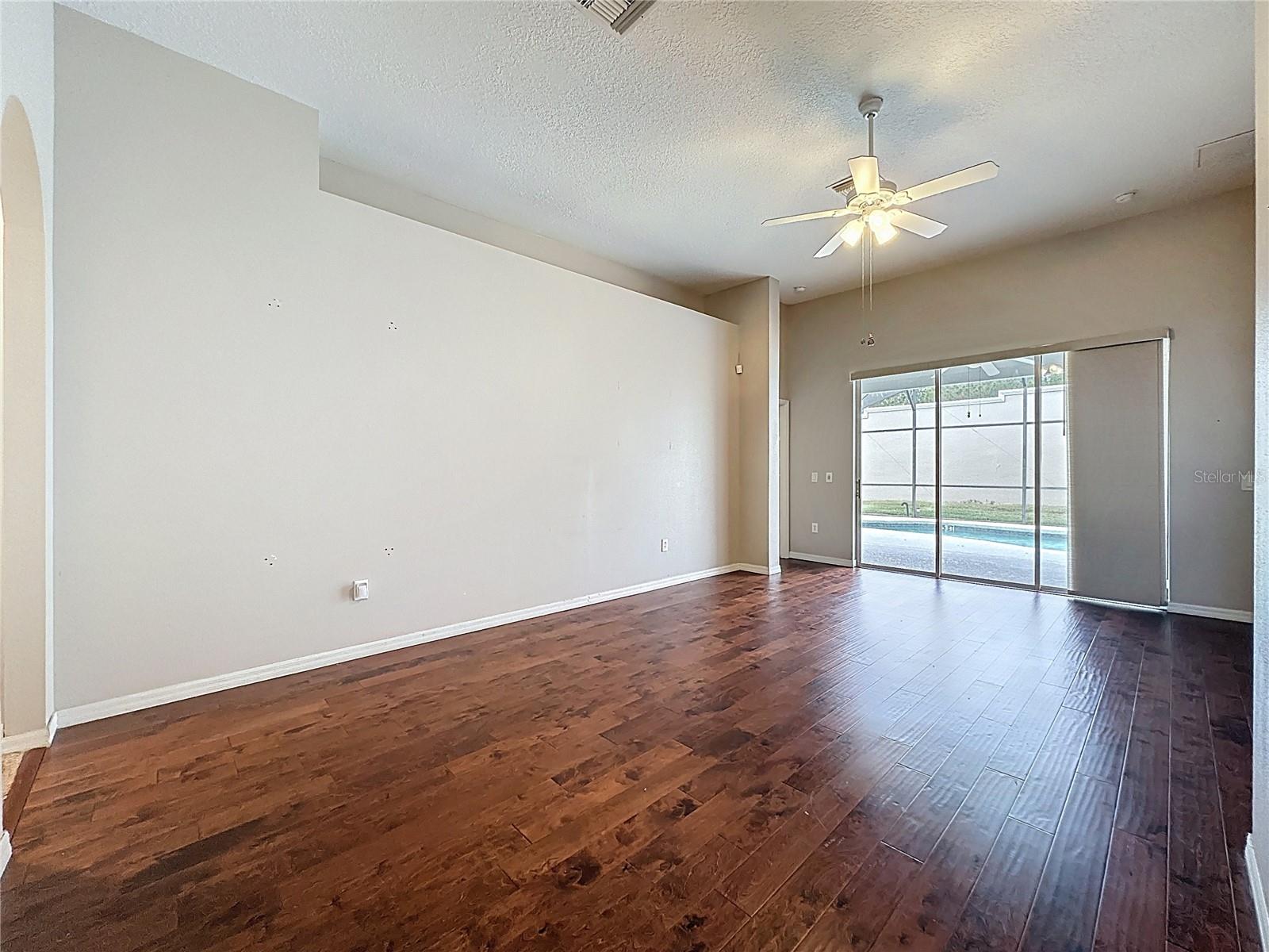 CALABAY PARC AT TOWER LAKE - Residential