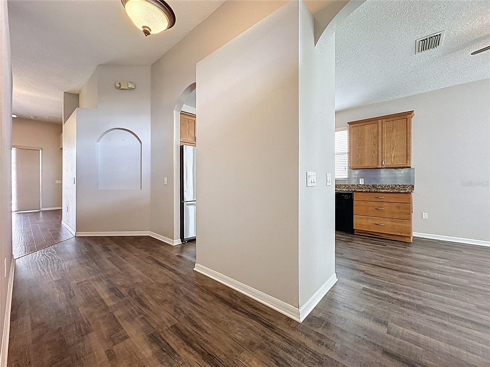 CALABAY PARC AT TOWER LAKE - Residential