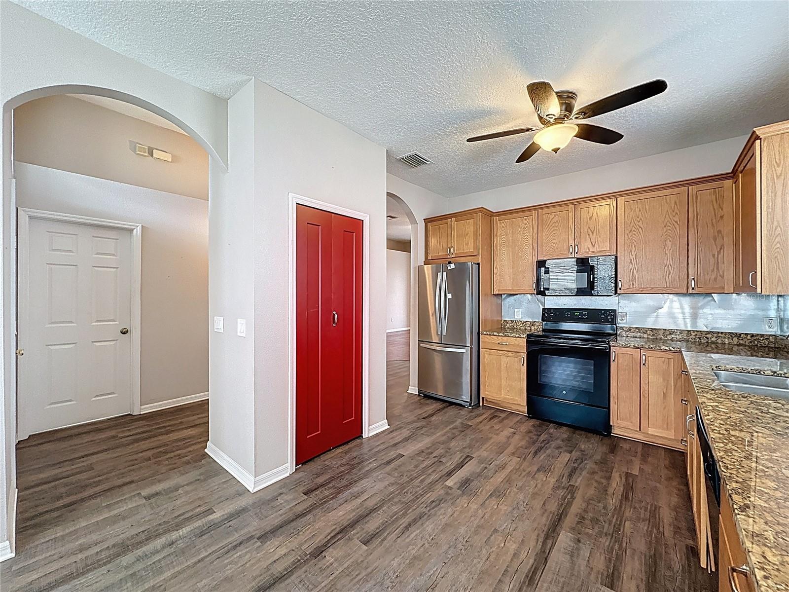 CALABAY PARC AT TOWER LAKE - Residential