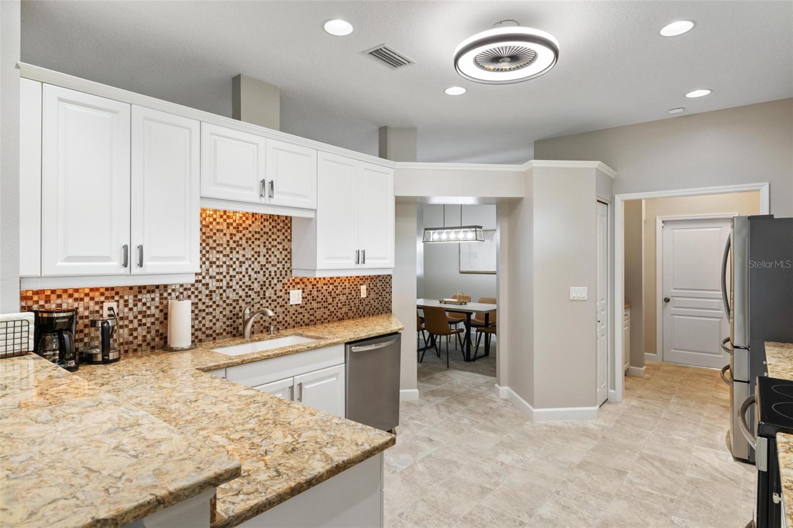 GOLF ESTATES - Residential Lease