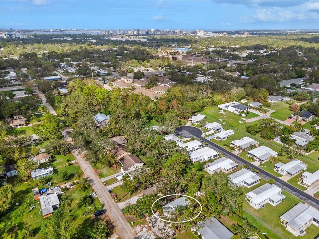 Photo of 2915 Lynnhurst Street, Sarasota, FL 34239 (MLS # A4687789)