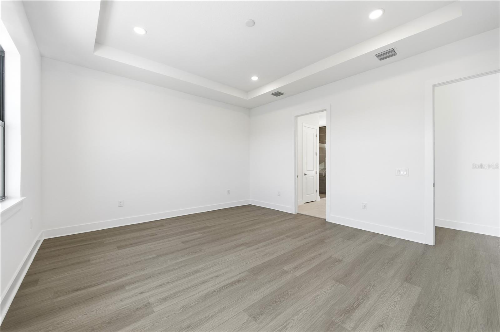 OAKBEND AT WELLEN PARK - Residential