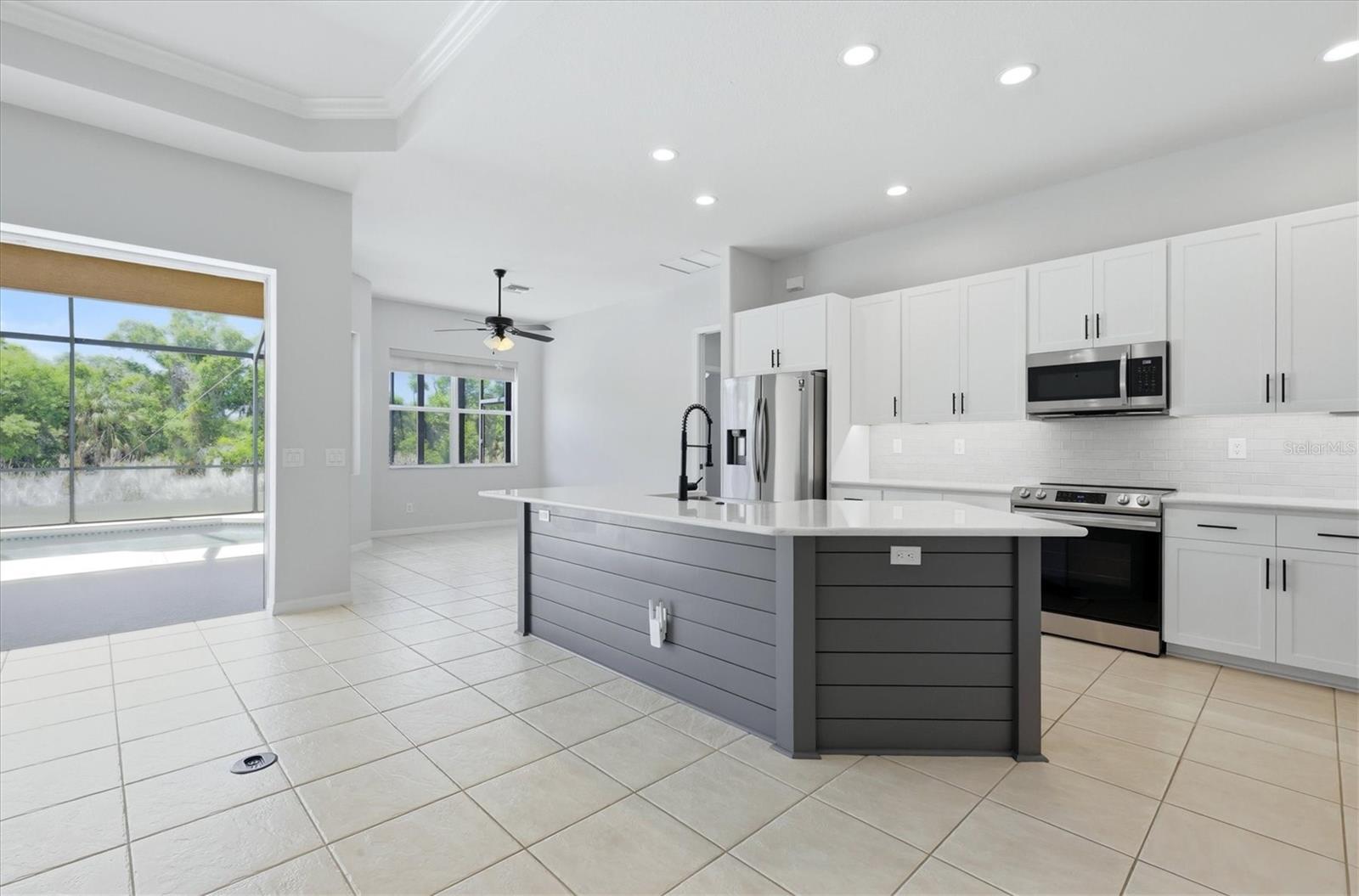 COUNTRY MEADOWS - Residential