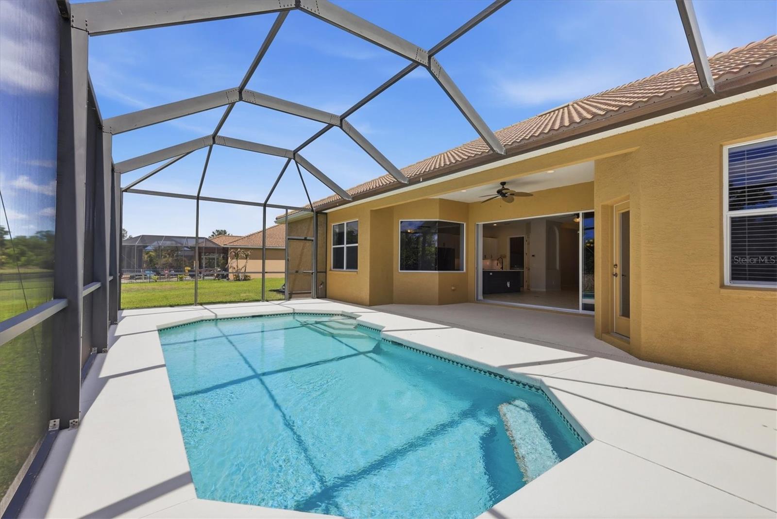 COUNTRY MEADOWS - Residential