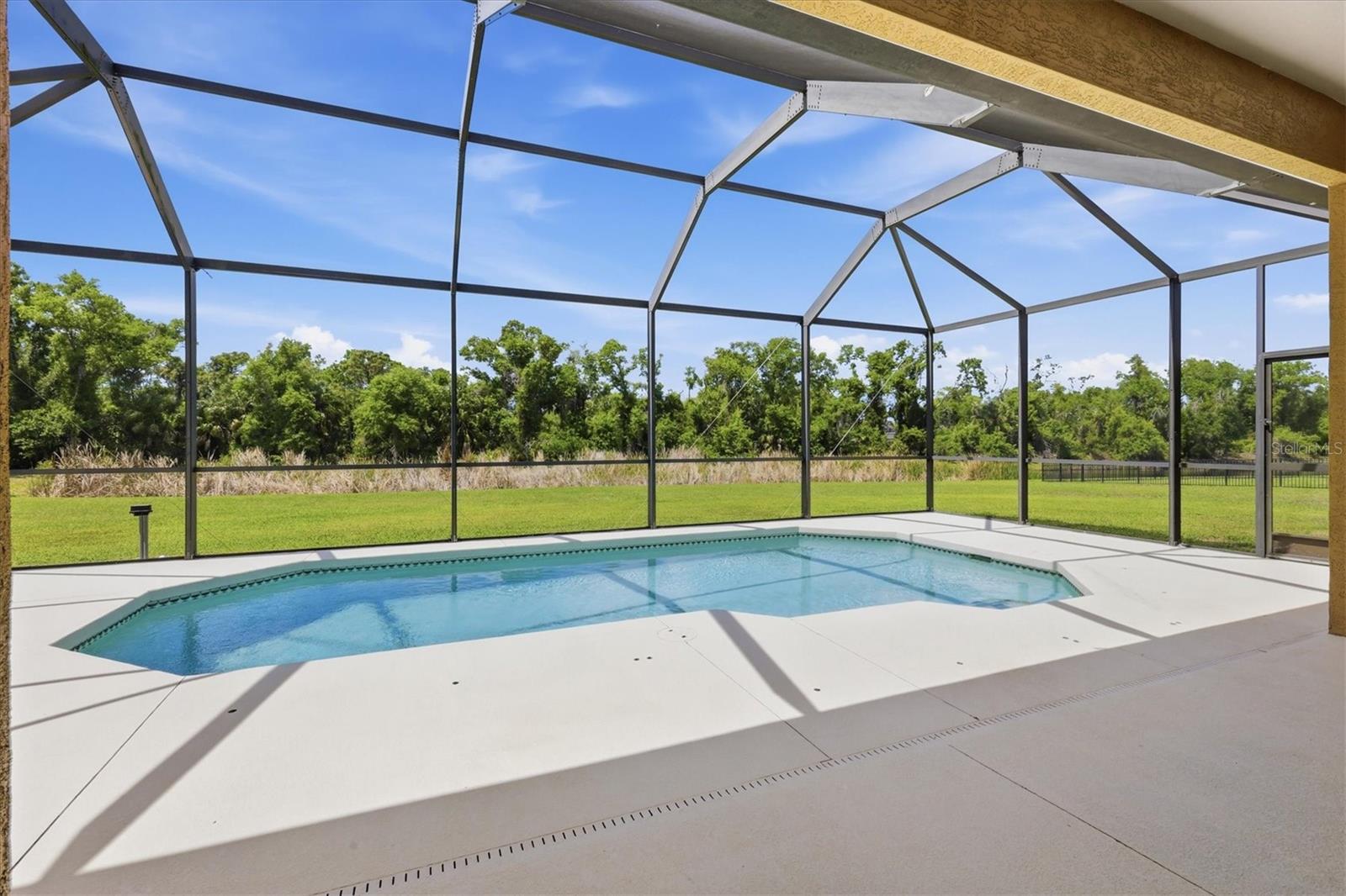 COUNTRY MEADOWS - Residential