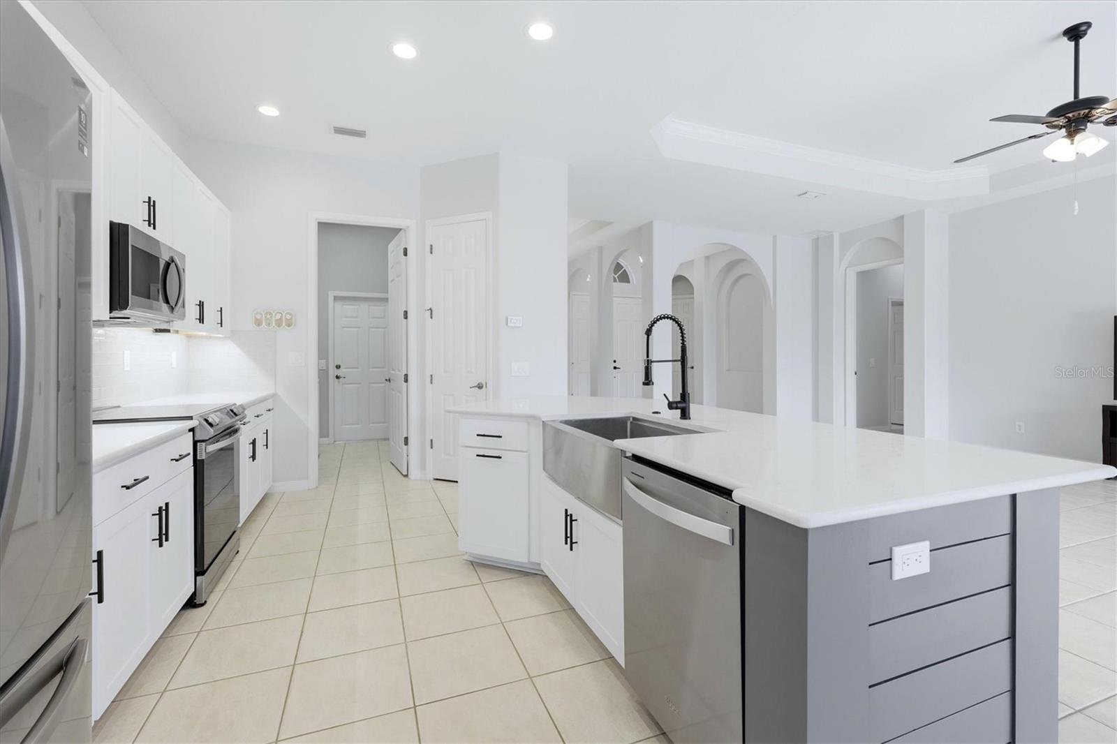 COUNTRY MEADOWS - Residential