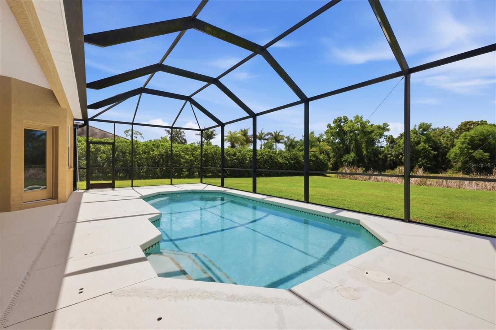 COUNTRY MEADOWS - Residential