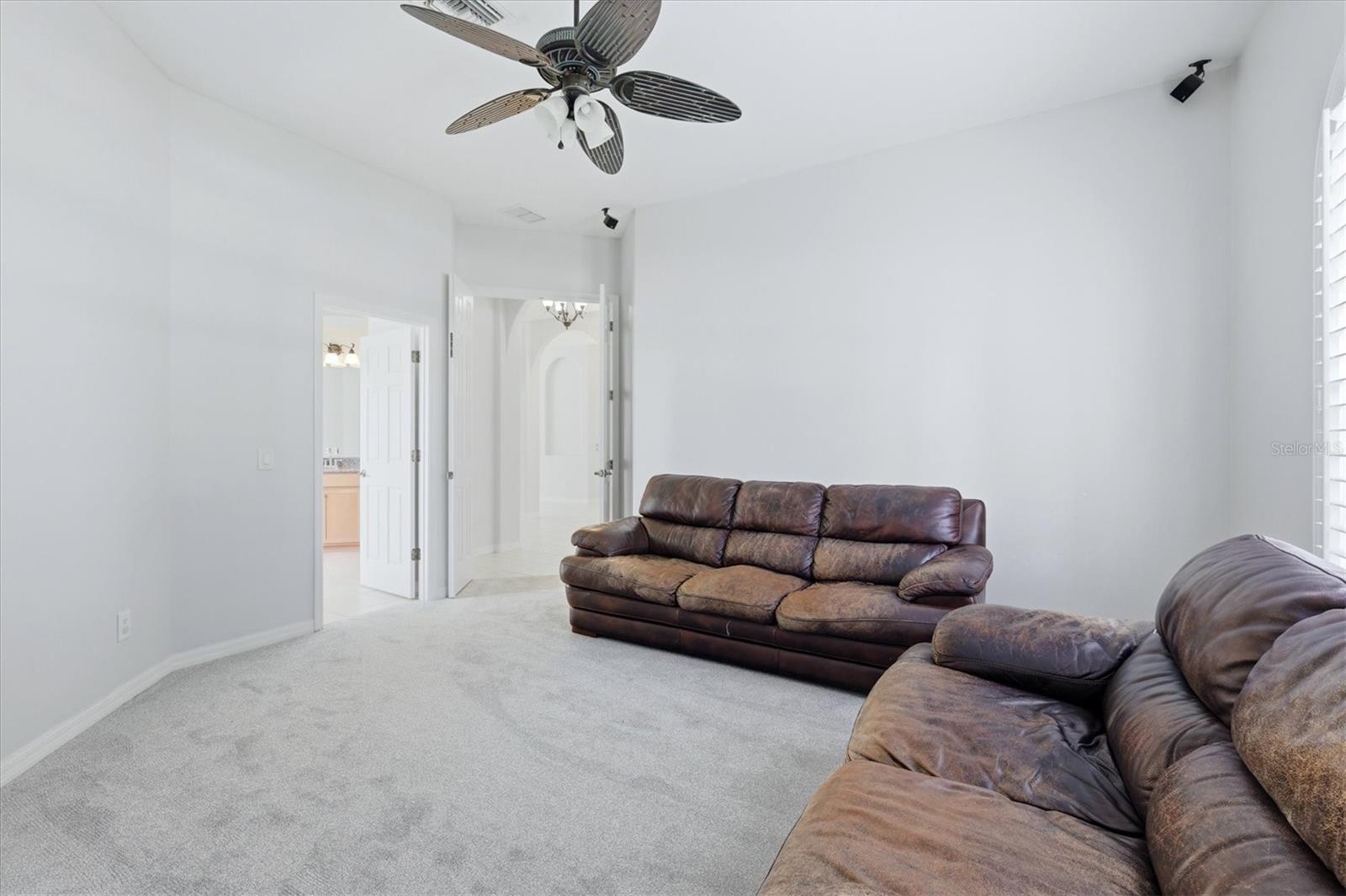 COUNTRY MEADOWS - Residential