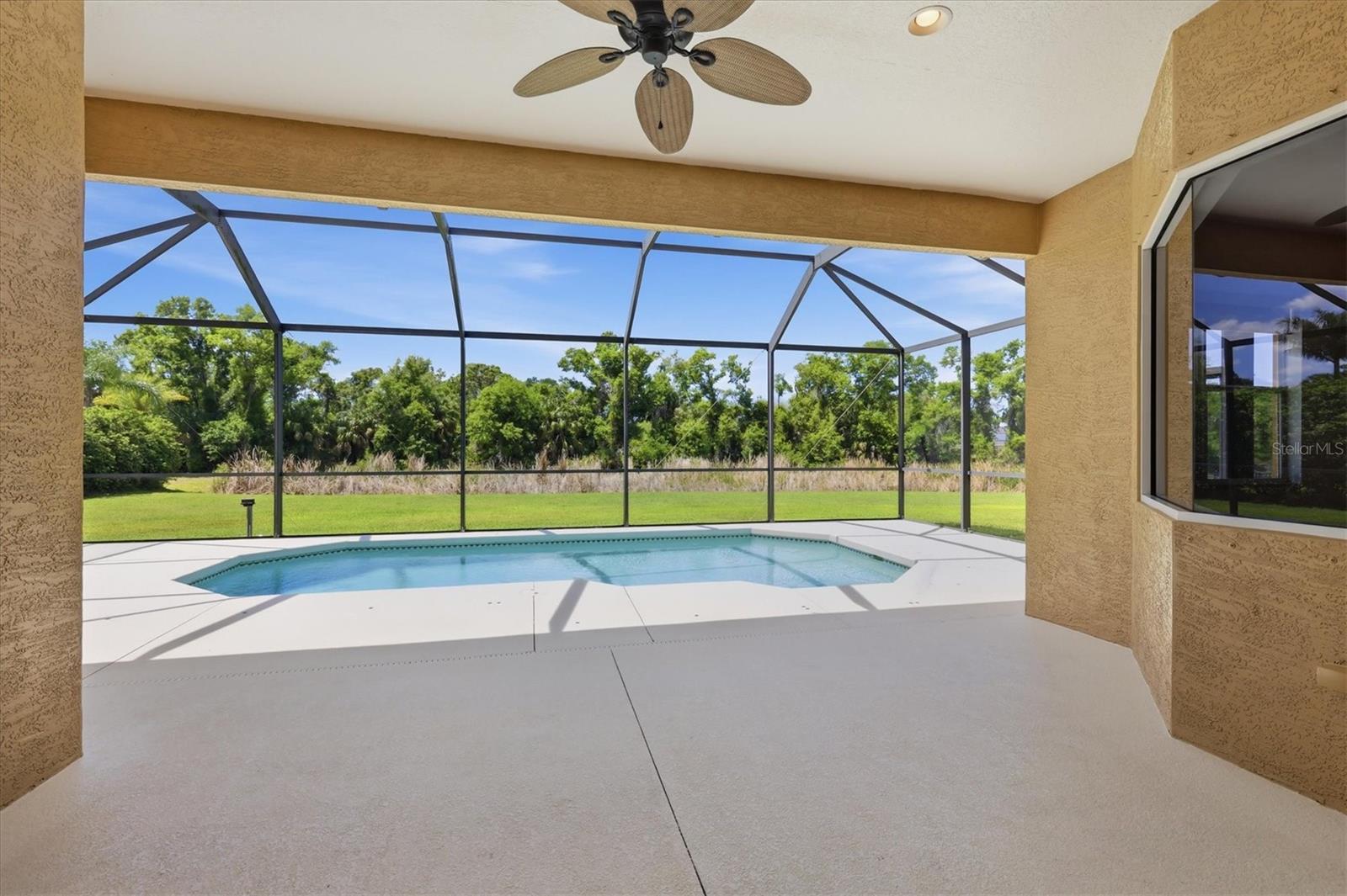 COUNTRY MEADOWS - Residential