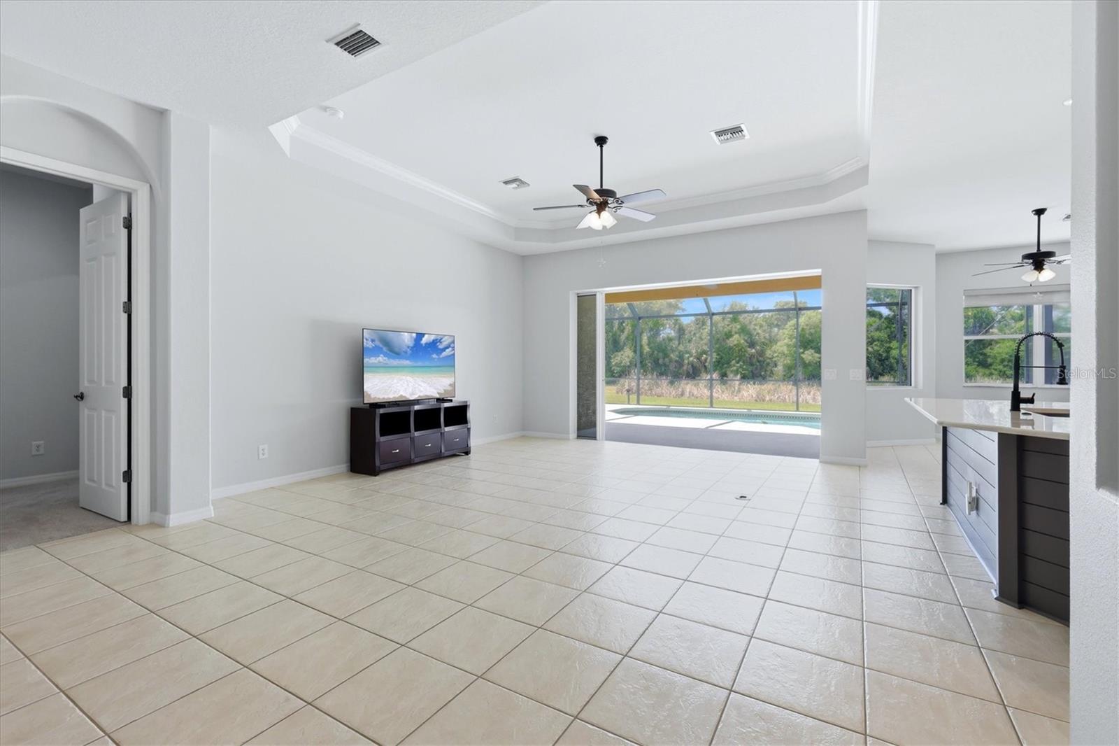 COUNTRY MEADOWS - Residential