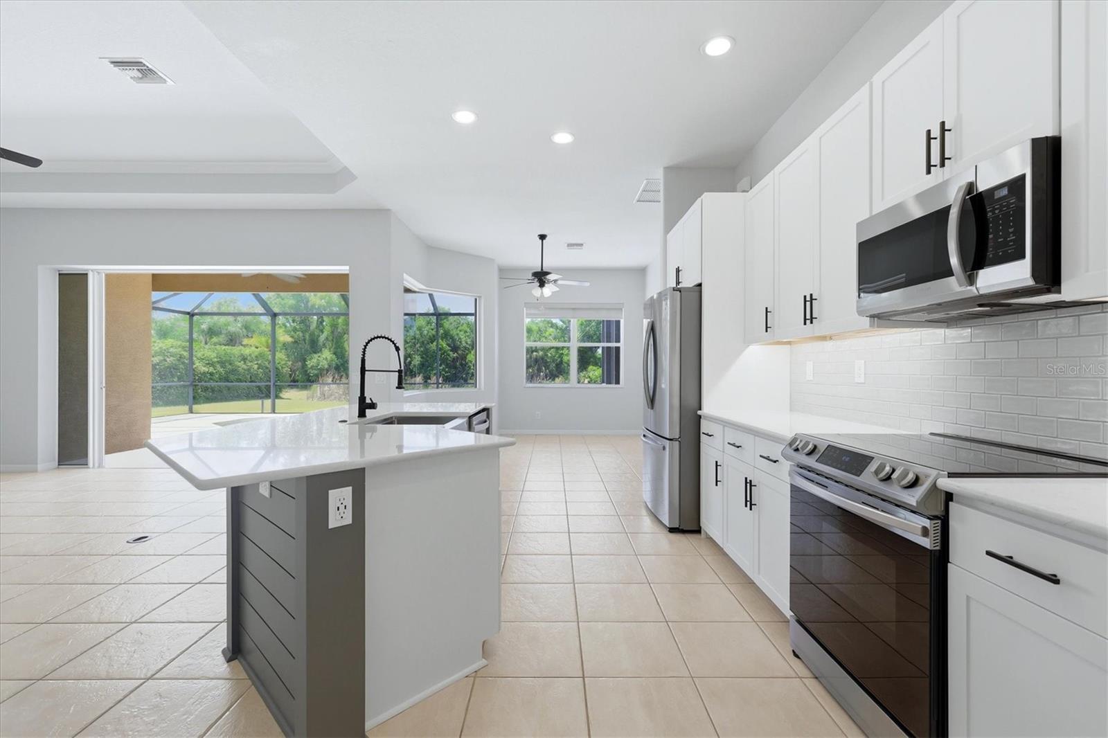 COUNTRY MEADOWS - Residential