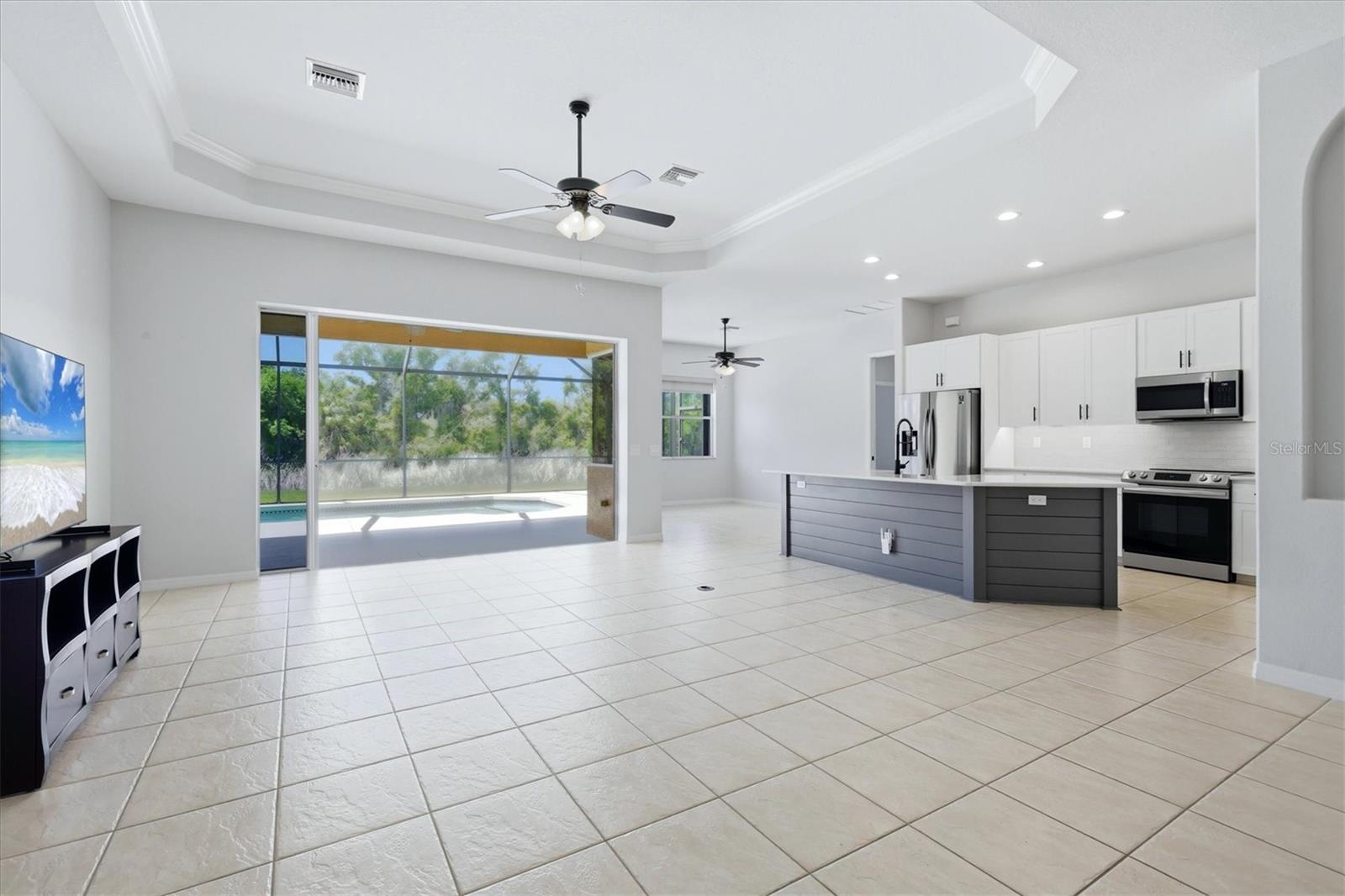 COUNTRY MEADOWS - Residential