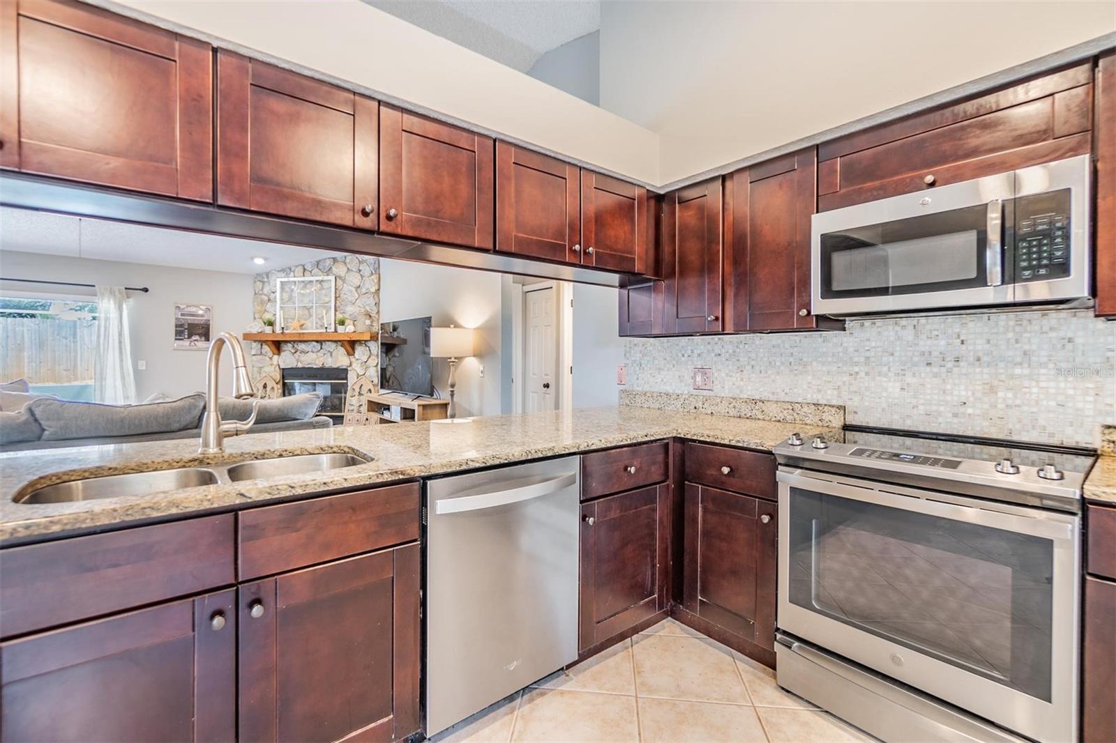 PINE LAKE - Residential