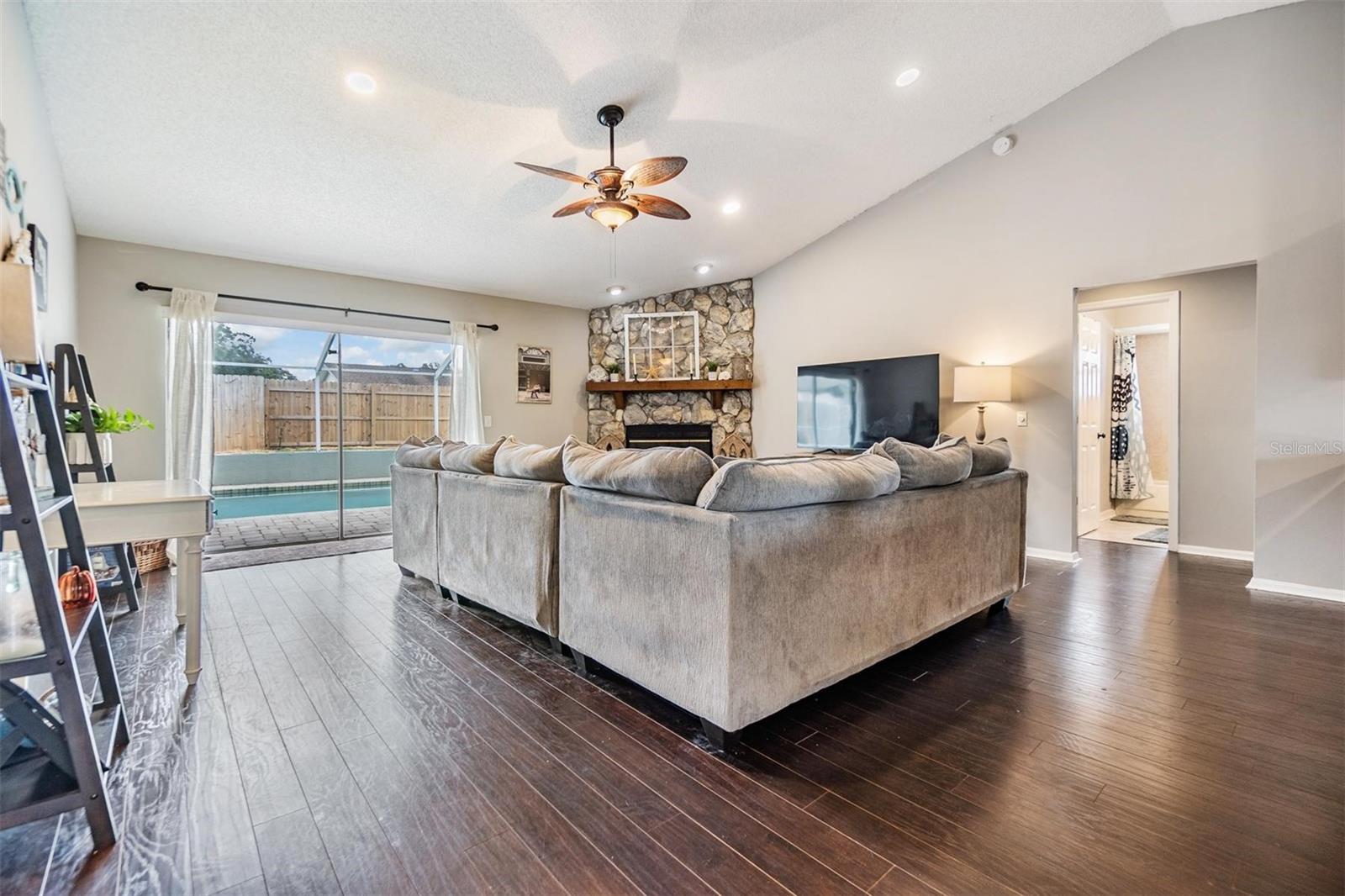 PINE LAKE - Residential