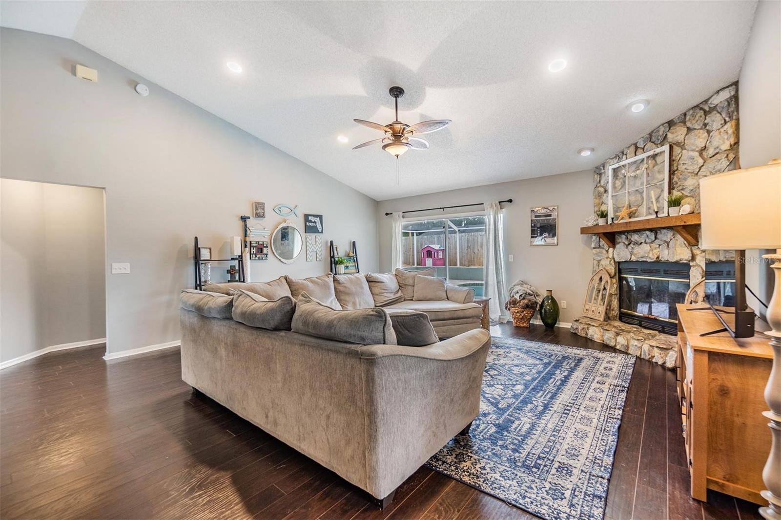 PINE LAKE - Residential