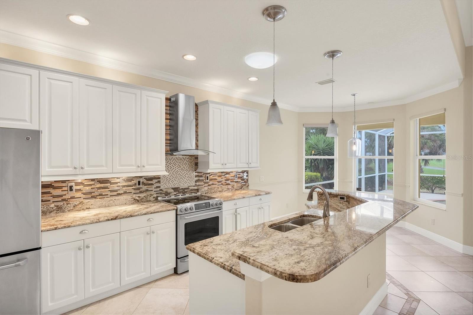 PELICAN POINTE GOLF & COUNTRY CLUB - Residential