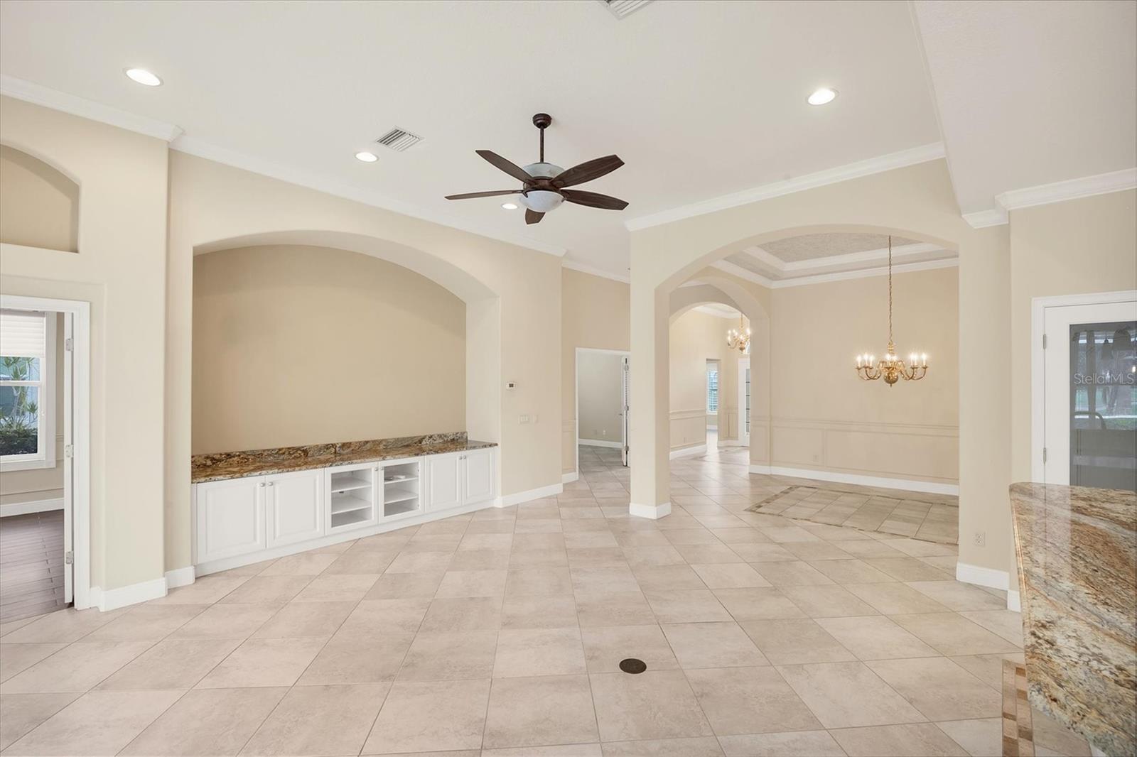 PELICAN POINTE GOLF & COUNTRY CLUB - Residential