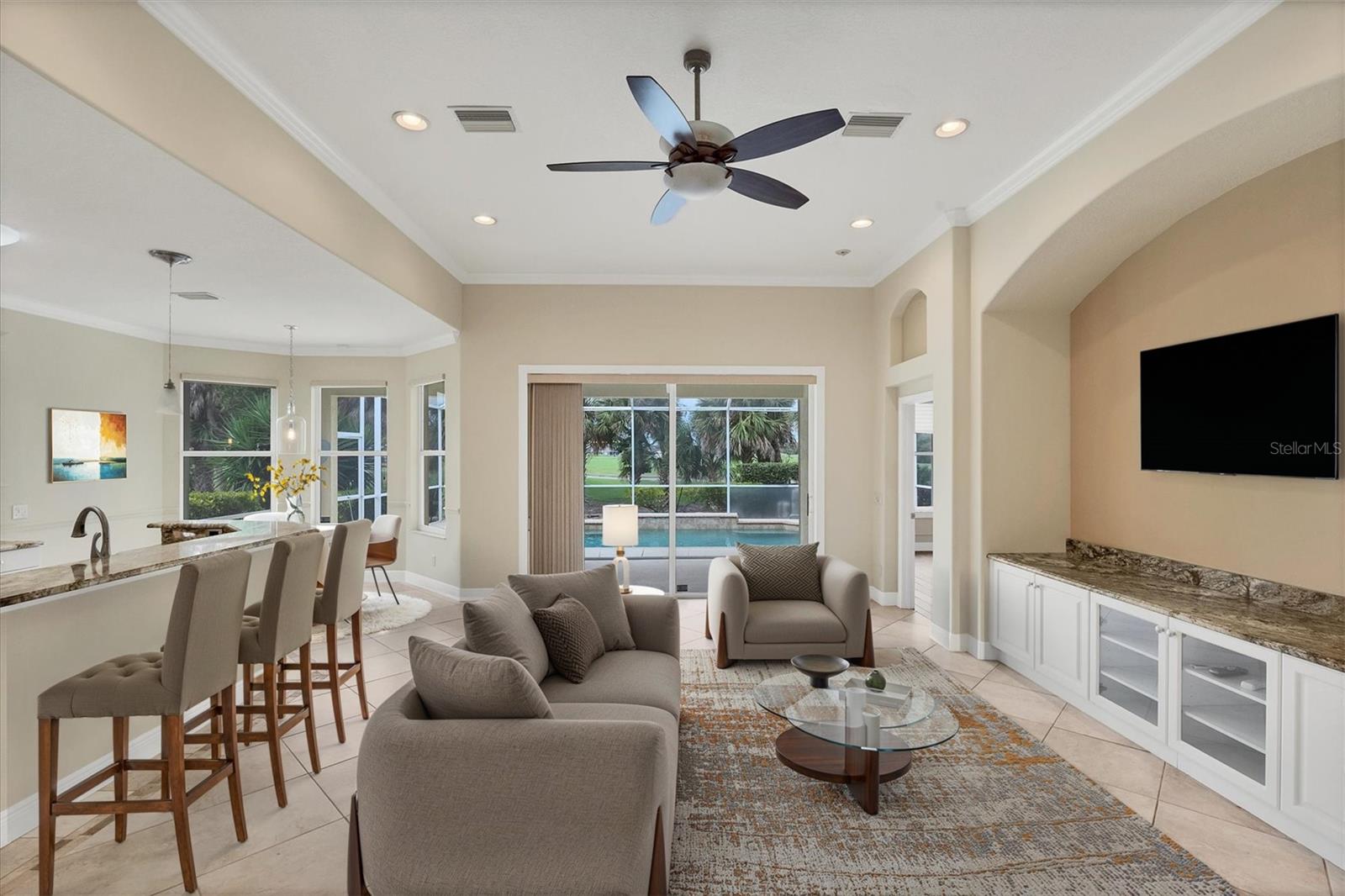 PELICAN POINTE GOLF & COUNTRY CLUB - Residential