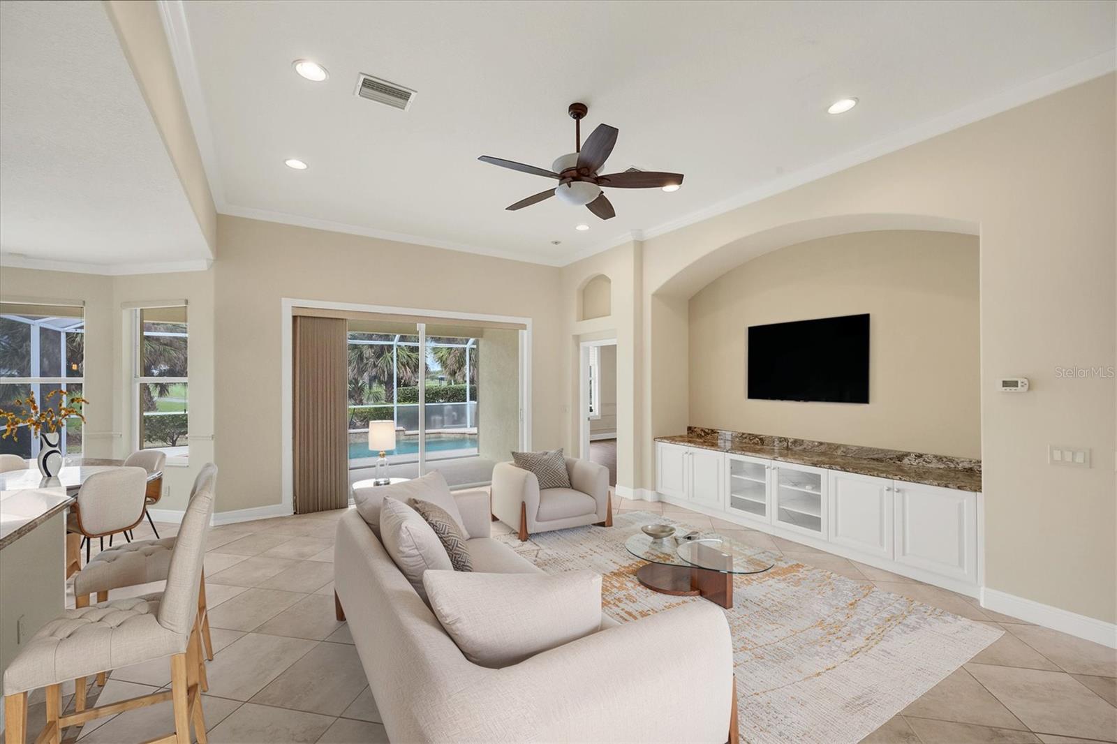 PELICAN POINTE GOLF & COUNTRY CLUB - Residential