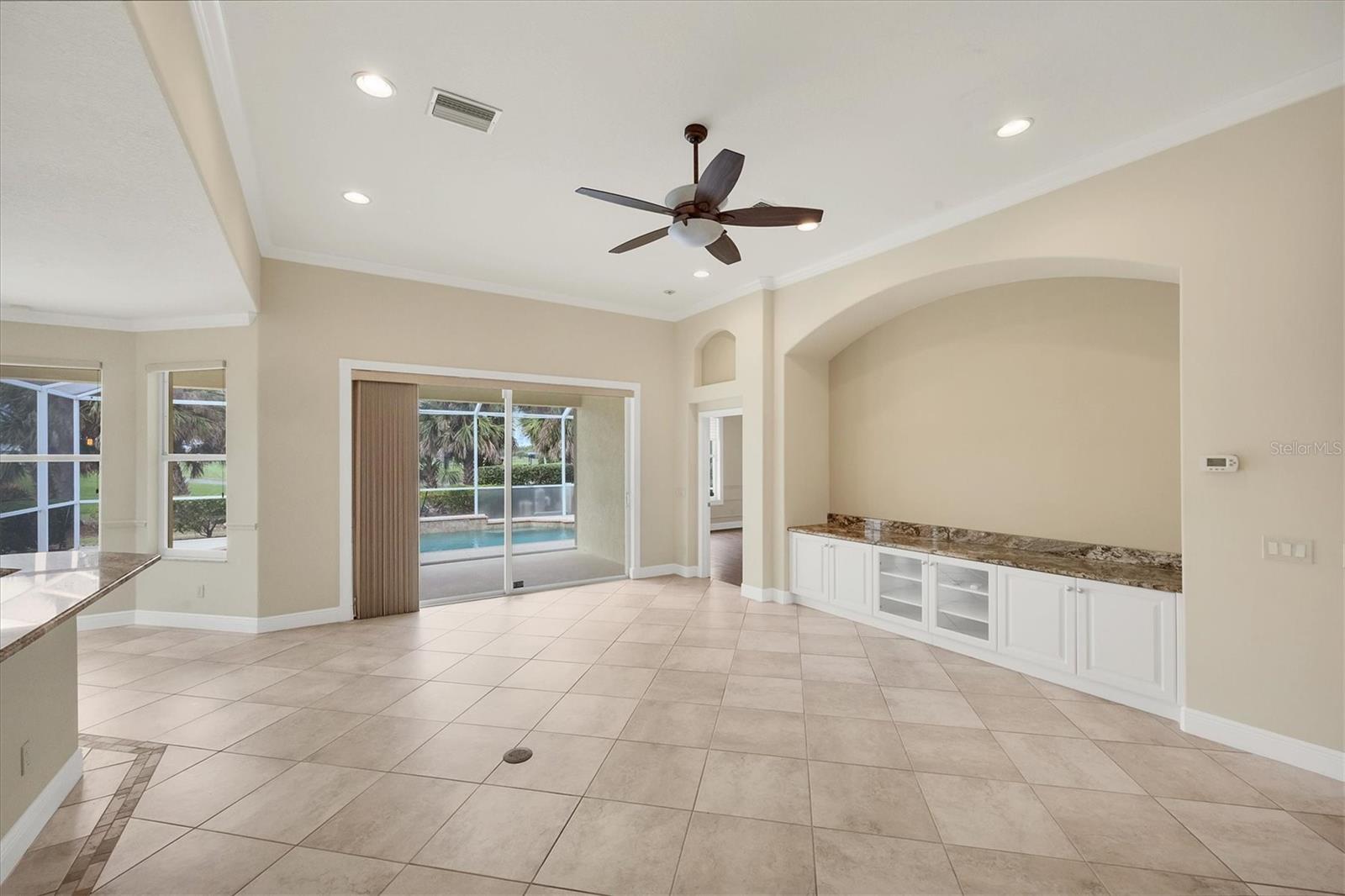 PELICAN POINTE GOLF & COUNTRY CLUB - Residential