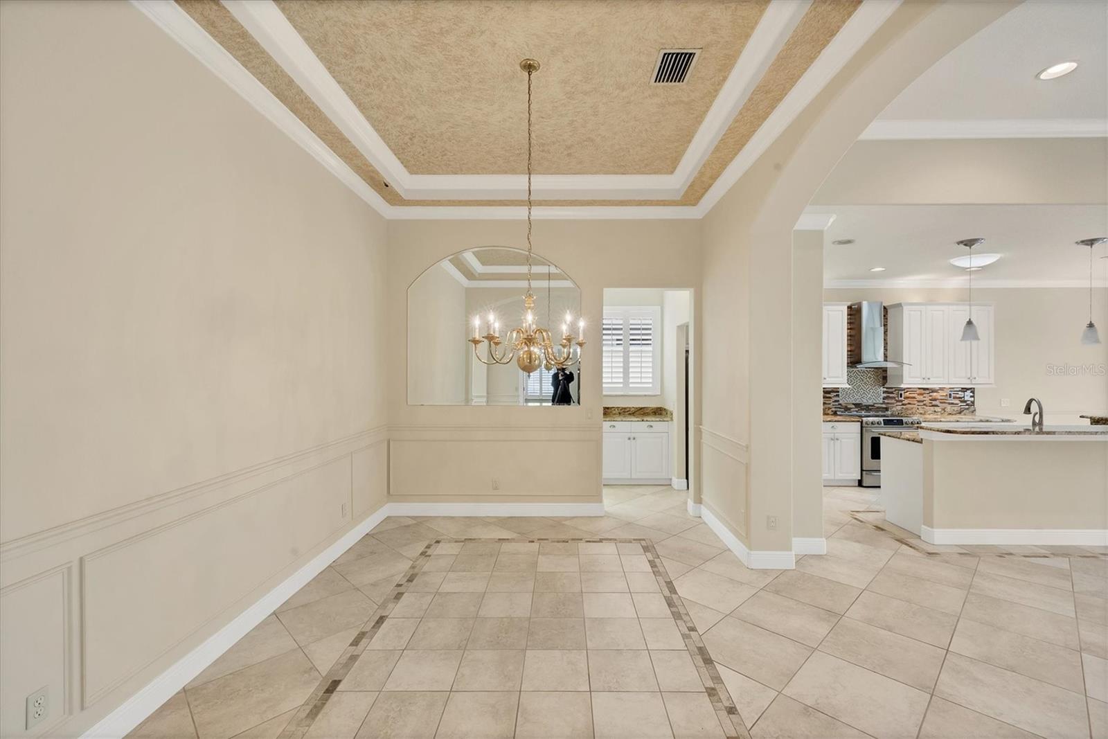 PELICAN POINTE GOLF & COUNTRY CLUB - Residential