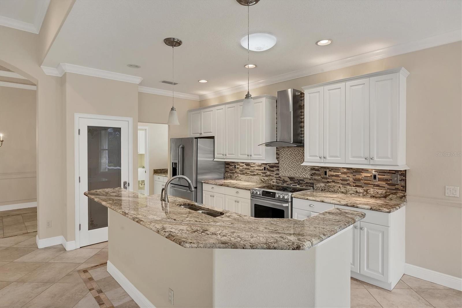 PELICAN POINTE GOLF & COUNTRY CLUB - Residential