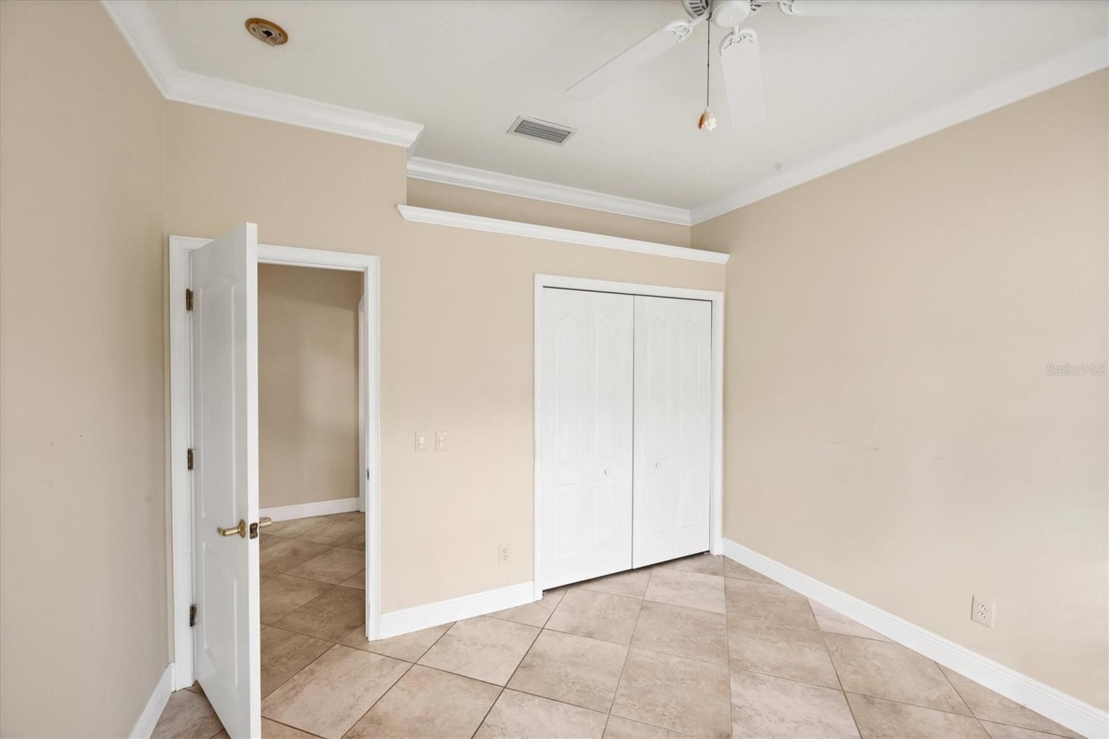 PELICAN POINTE GOLF & COUNTRY CLUB - Residential