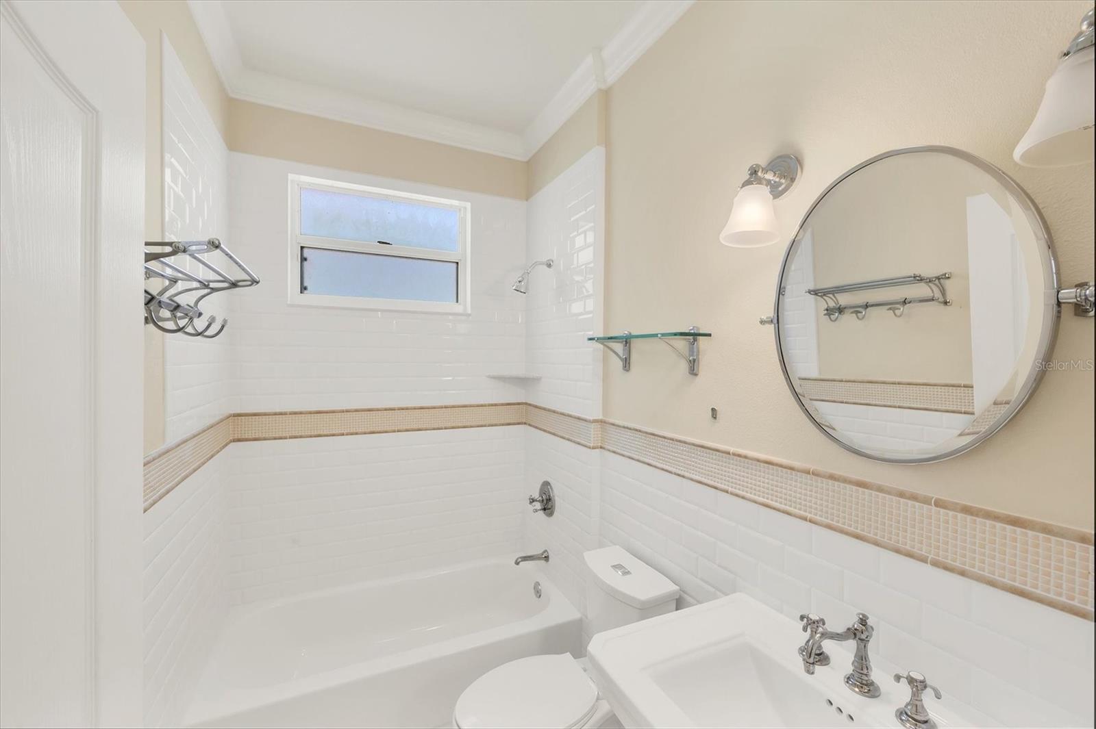 PELICAN POINTE GOLF & COUNTRY CLUB - Residential