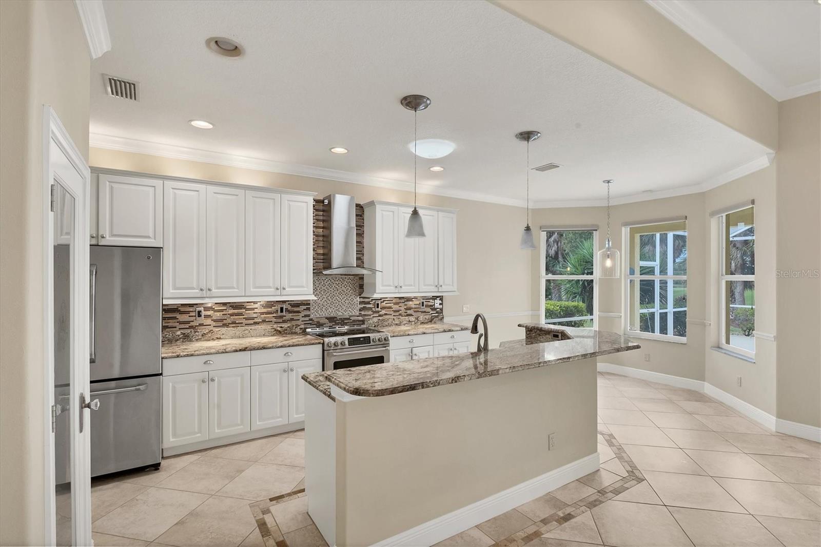 PELICAN POINTE GOLF & COUNTRY CLUB - Residential
