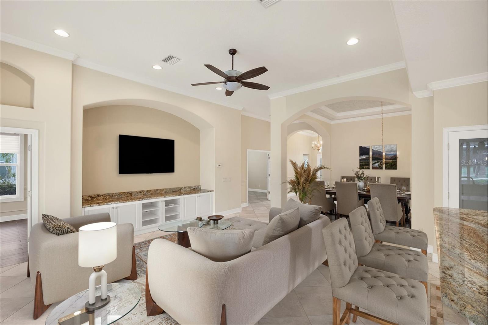 PELICAN POINTE GOLF & COUNTRY CLUB - Residential
