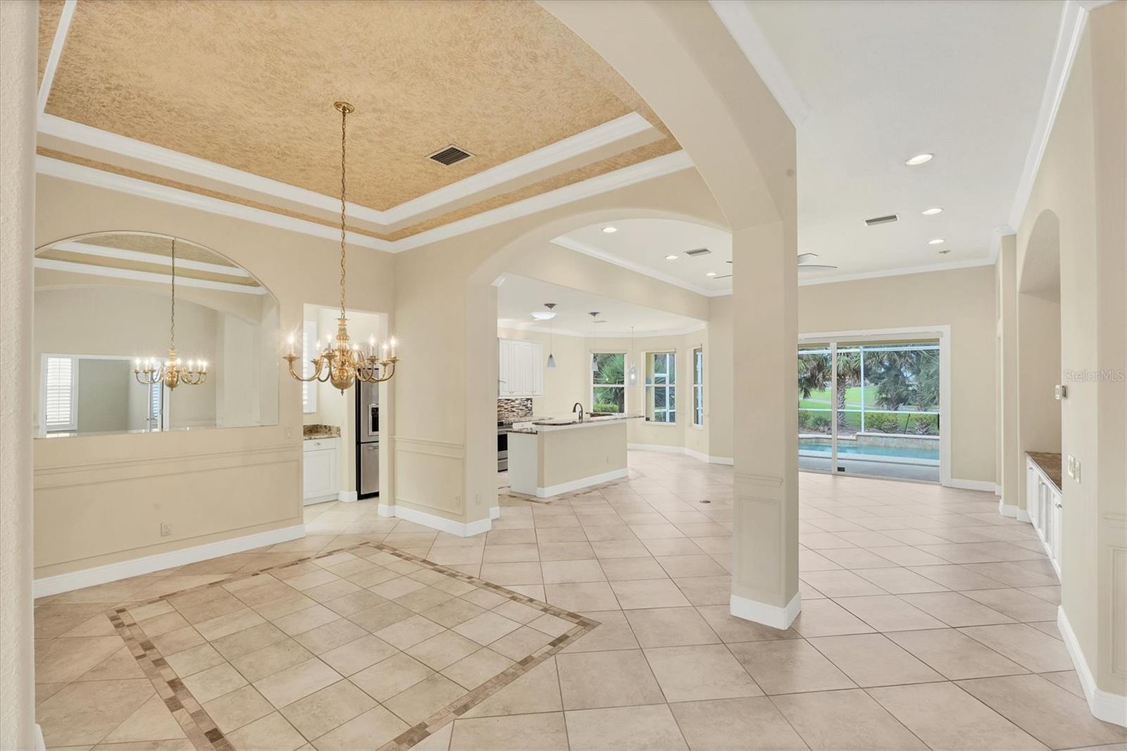 PELICAN POINTE GOLF & COUNTRY CLUB - Residential