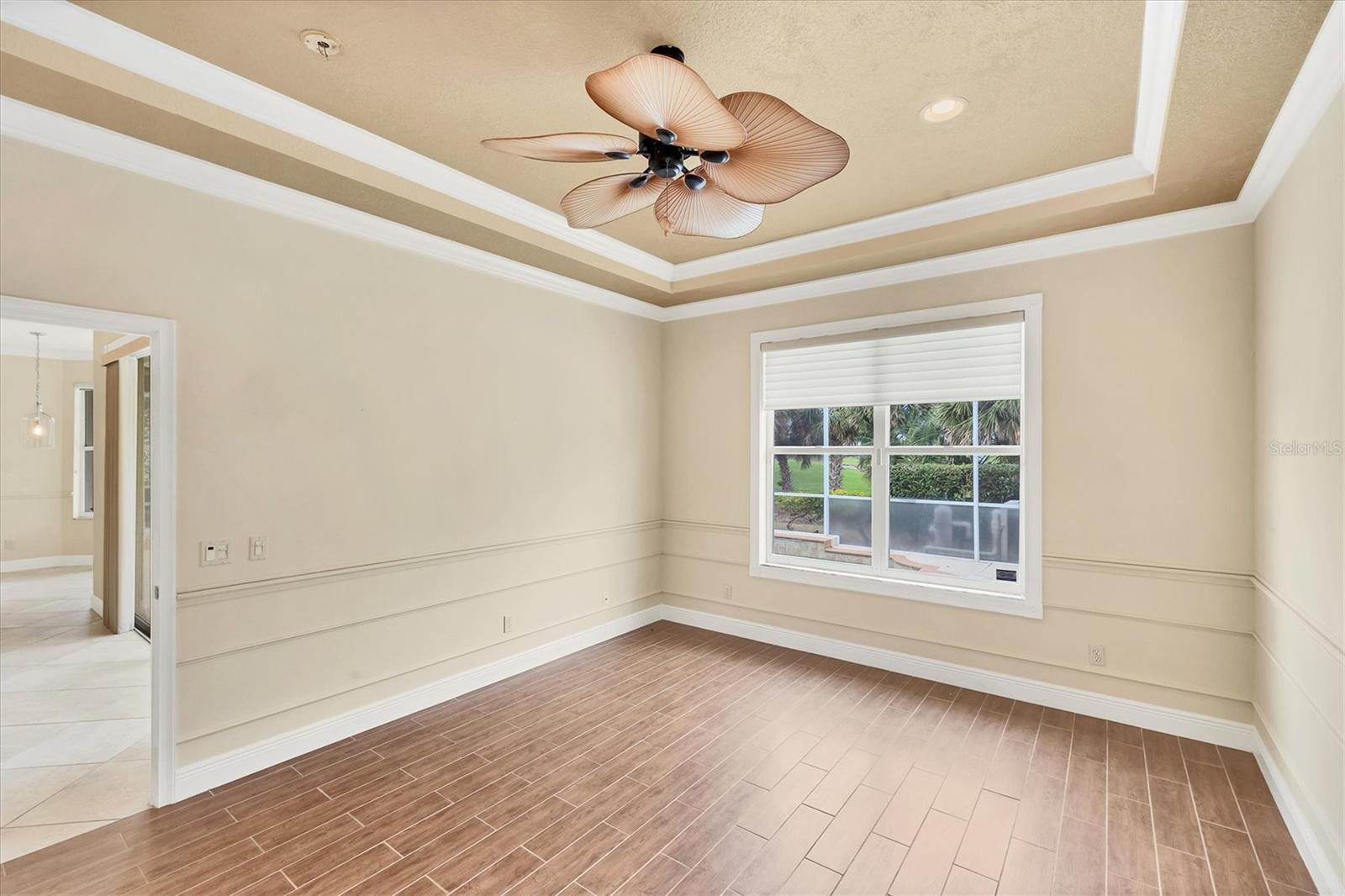 PELICAN POINTE GOLF & COUNTRY CLUB - Residential