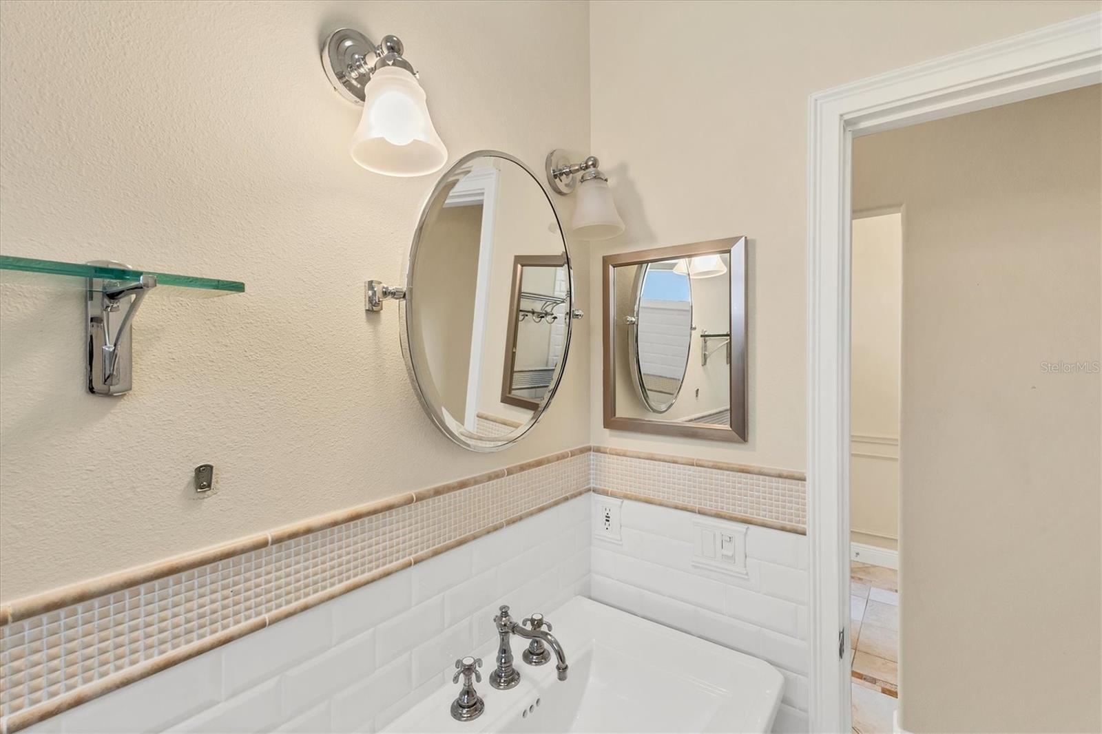 PELICAN POINTE GOLF & COUNTRY CLUB - Residential