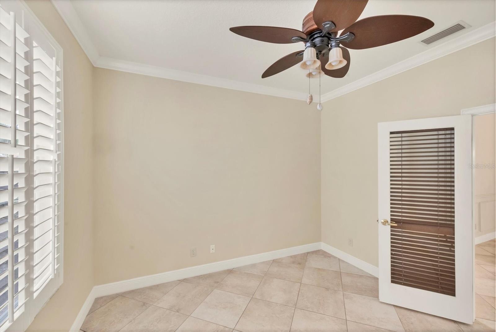 PELICAN POINTE GOLF & COUNTRY CLUB - Residential