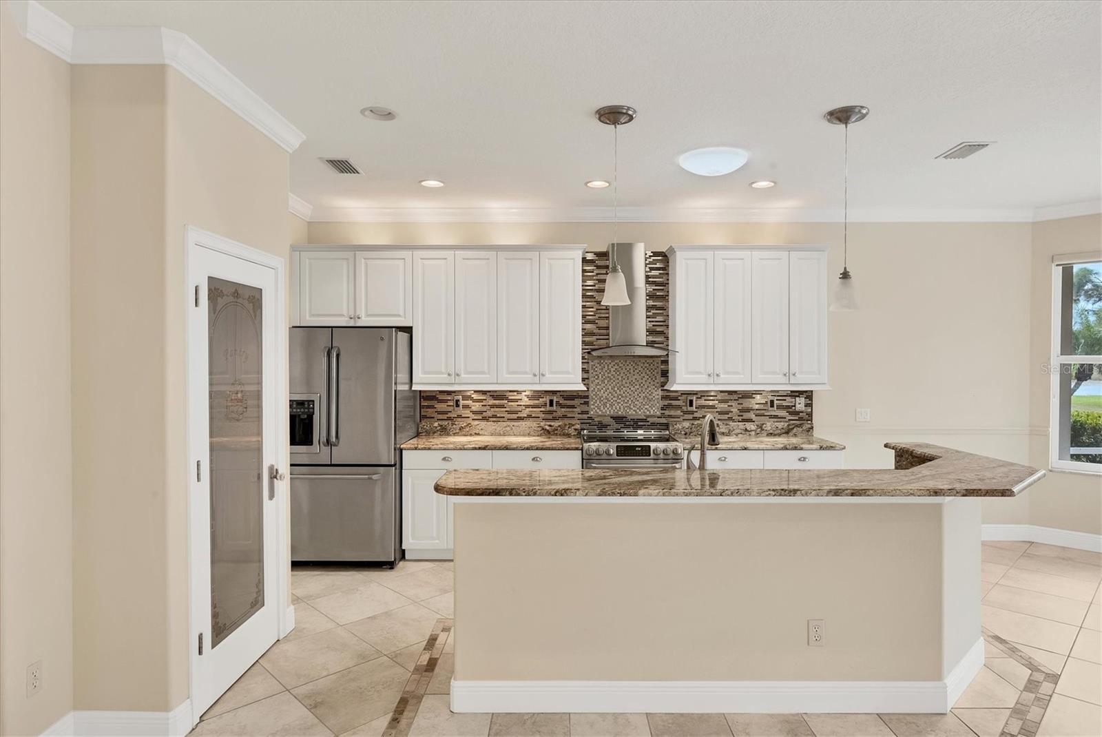 PELICAN POINTE GOLF & COUNTRY CLUB - Residential