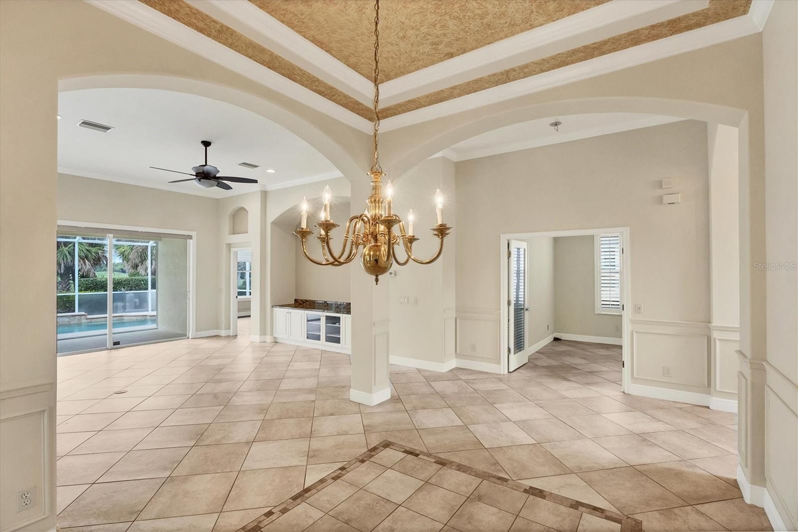 PELICAN POINTE GOLF & COUNTRY CLUB - Residential