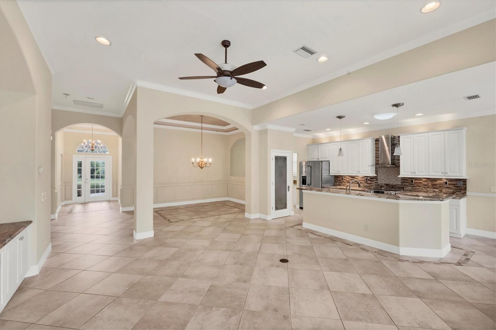 PELICAN POINTE GOLF & COUNTRY CLUB - Residential