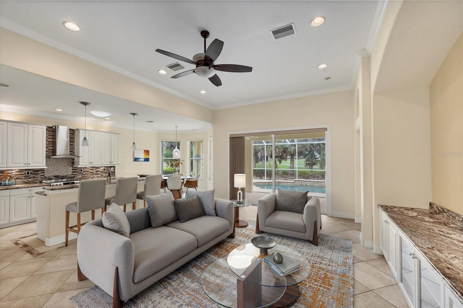 PELICAN POINTE GOLF & COUNTRY CLUB - Residential