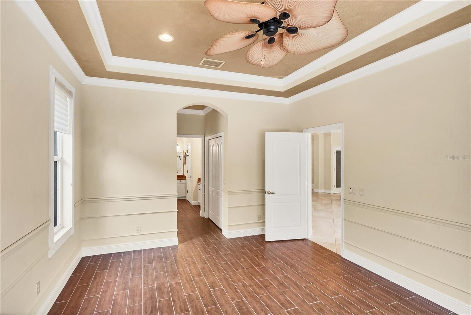 PELICAN POINTE GOLF & COUNTRY CLUB - Residential