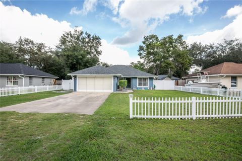 A home in LADY LAKE