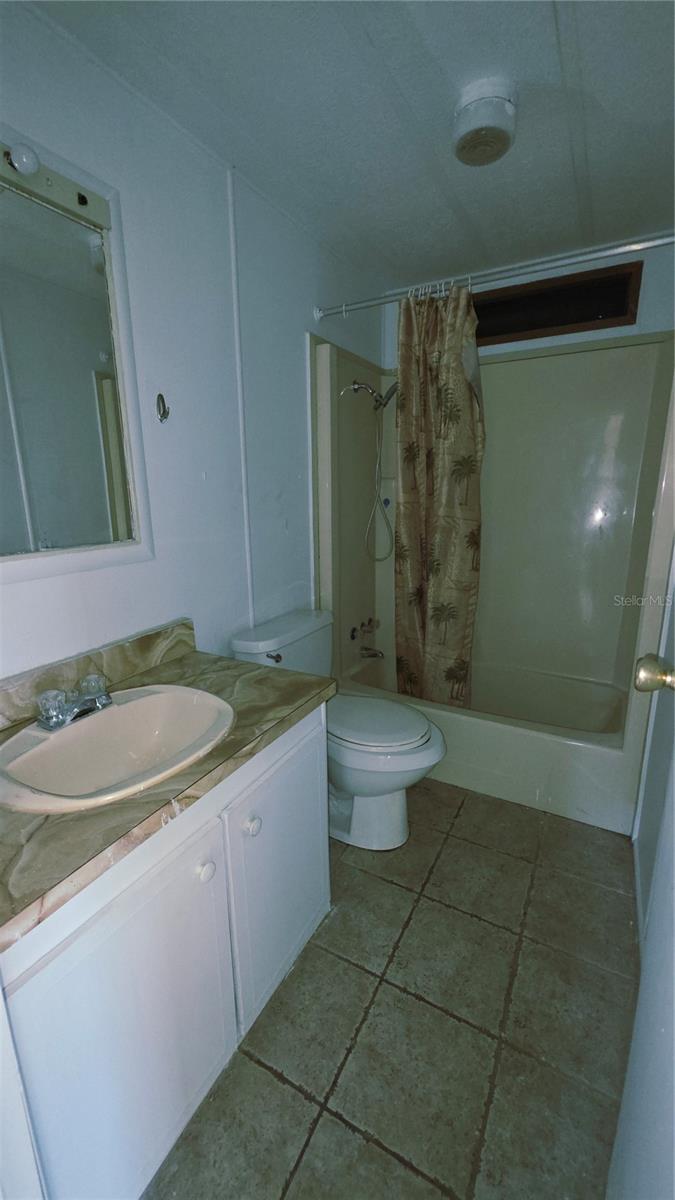 VILLAGE UNIT 04 LAKELAND - Residential