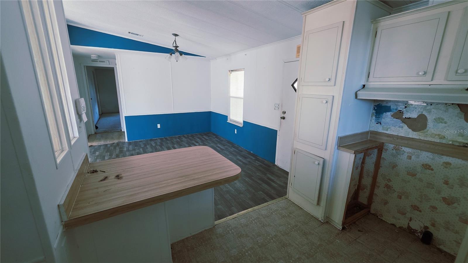 VILLAGE UNIT 04 LAKELAND - Residential