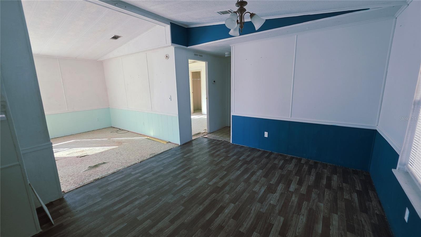 VILLAGE UNIT 04 LAKELAND - Residential